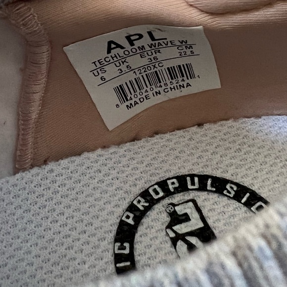 Women’s APL TechLoom Wave Hybrid Running Shoe size 6 - Picture 9 of 10